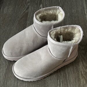 UGG CLASSIC MINI II BOOTS